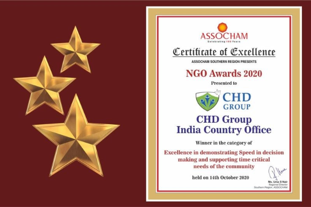Ein Zertifikat der Excellence für die Ngo Awards 2020 mit drei Sternen links, dem Text 'Chd Group India Country Office' rechts und einem Schild-Logo mit einem Stern und einem Lorbeerkranz.