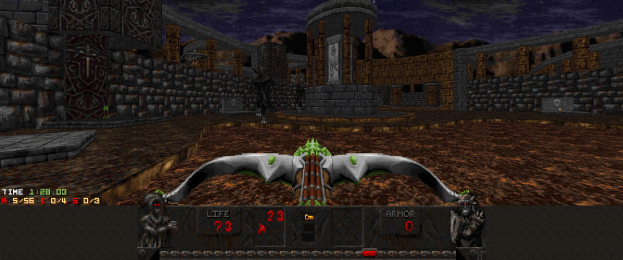 Ein Dungeon in *Dungeon Master II* mit einem Drachen in der Mitte, umgeben von Wänden, Säulen und Gegenständen; Spielschnittstellenelemente sind unten sichtbar.