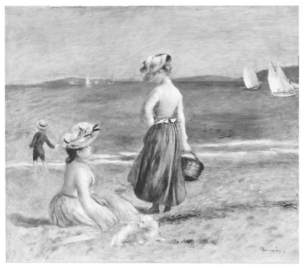 Schwarzes und weißes Foto von zwei Frauen und einem Kind, die auf dem Strand stehen, mit einem Hund zu ihren Füßen, Booten auf dem Wasser, Hügel im Hintergrund und einem klaren Himmel.