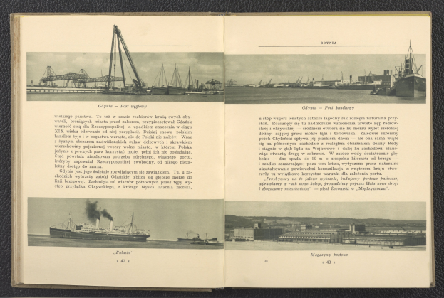 Offenes Buch mit historischen Schiffsillustrationen und begleitendem Text, das auf einer Oberfläche liegt.