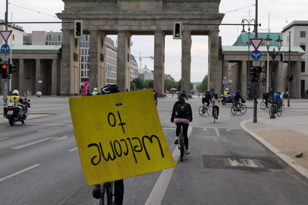 POL-D: #Life - Verkehrsregelungen in der Stadt Düsseldorf - Zusammenfassung eines Kontrolltags - Rollende Gefahr aus dem Verkehr gezogen