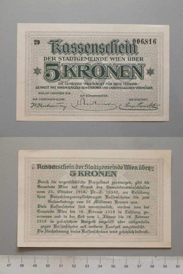 Alte deutsche 5 Kronen-Banknote mit einem Lineal daneben.
