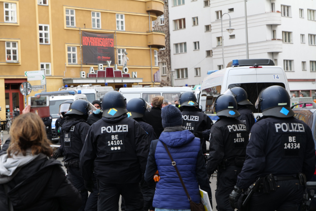 POL-E: Essen: Polizei sichert Sicherheit mit starken Kräften bei Versammlungen und Drittligaspiel