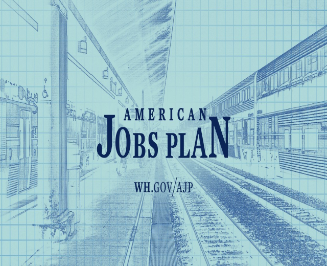 Entwurf einer Bahnhofstation mit der Aufschrift "American Jobs Plan" und einem Zug auf der rechten Seite und Eisenbahnschienen daneben.