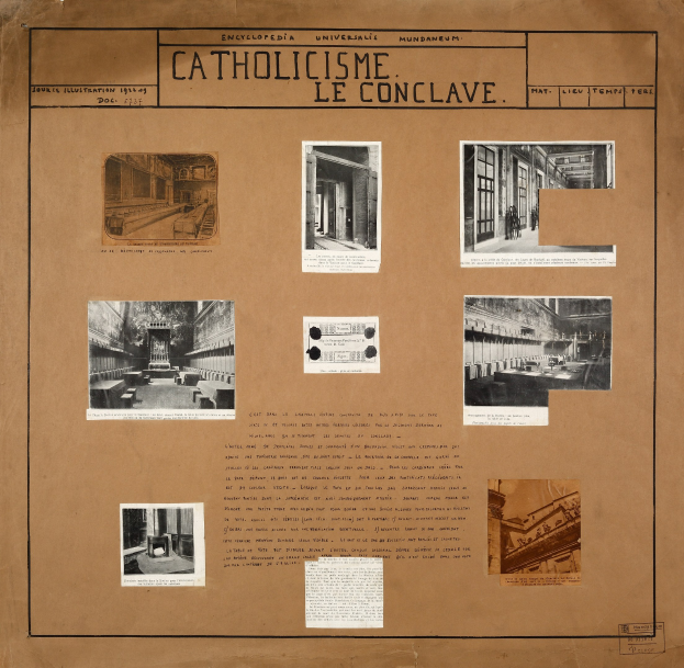 Ein Buch mit Bildern der Innenräume, Kunstgegenstände und Texten zur Geschichte und Bedeutung der katholischen Kirche.