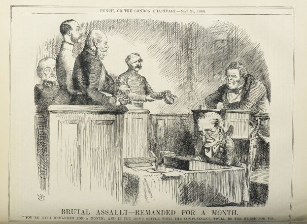 Eine Zeichnung einer Gruppe von Menschen, die um einen Tisch sitzen, mit einer Person in der Mitte, Büchern und Gegenständen auf dem Tisch und Text unten, der "brutaler Angriff - vorläufig festgenommen für einen Monat" lautet.