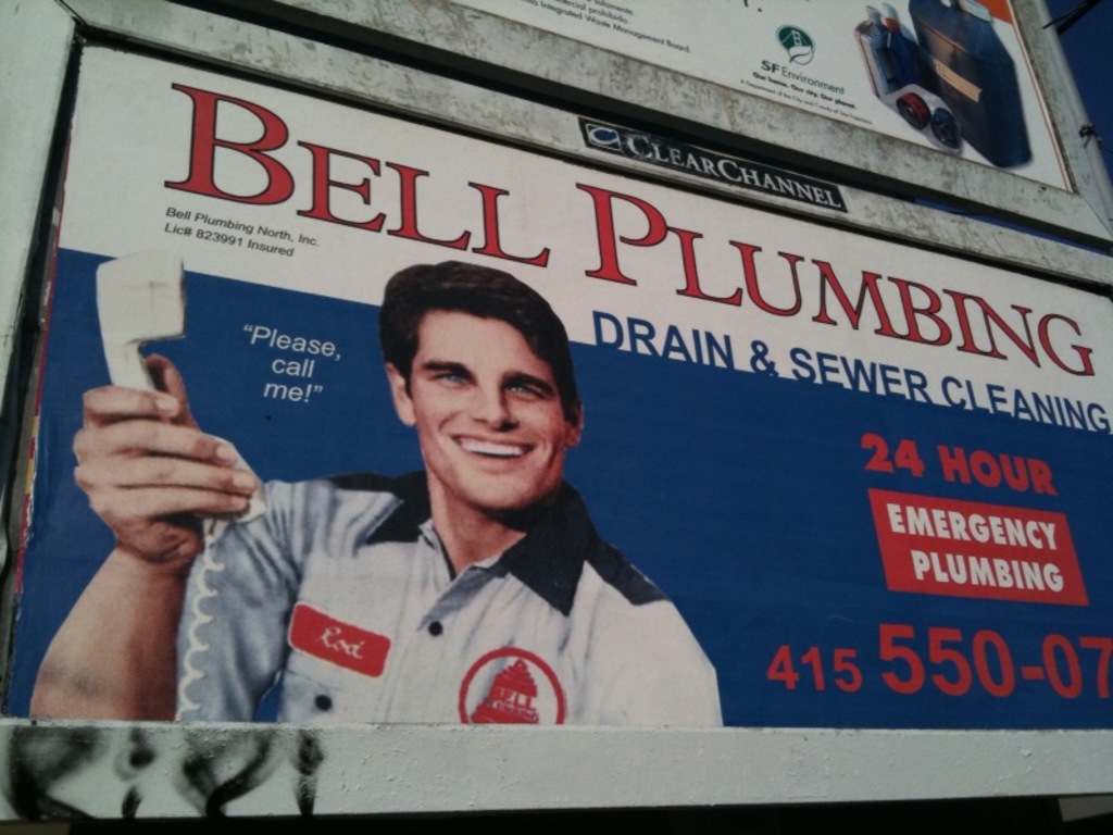 Mann mit Telefon auf Plakat abgebildet