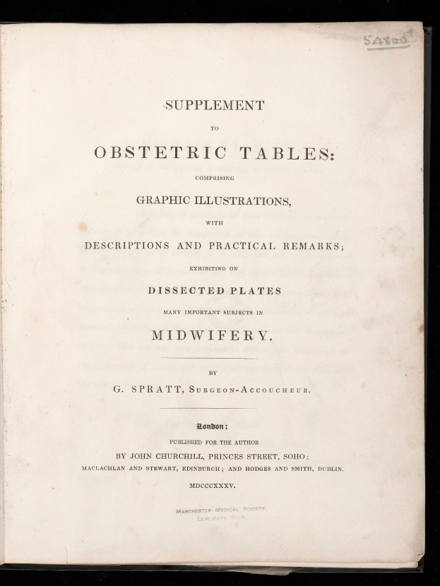 Ein Buch mit dem Titel 'Zusatz zu den Geburtshilfetafeln: Komprimierende graphische Illustrationen, Beschreibungen und praktische Anmerkungen, dissektierte Platten und Geburtshilfe' ist auf einem schwarzen Hintergrund geöffnet und zeigt Text auf seinen Seiten.