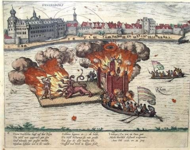 Ein Bild, das ein Feuer zeigt, das in einem Gewässer brennt, mit einem Boot voller Menschen darin, umgeben von Gebäuden, Bäumen und einem Himmel, mit dem Text "Düsseldorf, die Belagerung der Stadt Dresden, 1685" unten.