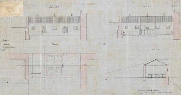 Schwarz-weißer Architekturplan eines mehrfenstrigen Schulgebäudes mit detaillierten Grundrissen und Textanmerkungen auf Papier.