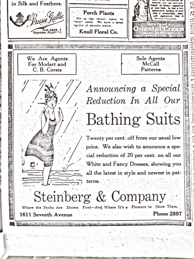 Eine Frau in einem weißen Rollkragenpullover mit langen Ärmeln und einem Dutt, die zentral in einer Werbung für die Badeanzüge von Steinberg & Company steht, umgeben von Text.