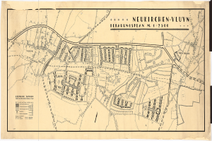 Ein detaillierter alter Stadtplan von Neukirchen-Vluyn, Deutschland, der Stra├čen, Geb├Ąude und Sehensw├╝rdigkeiten mit Textbeschriftungen zeigt.