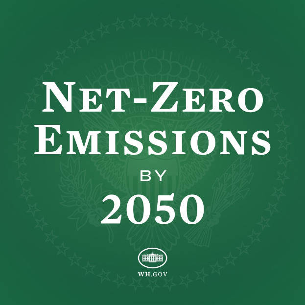 Weißer fetter Text auf grünem Hintergrund, der "net-zero emissions by 2050" lautet.