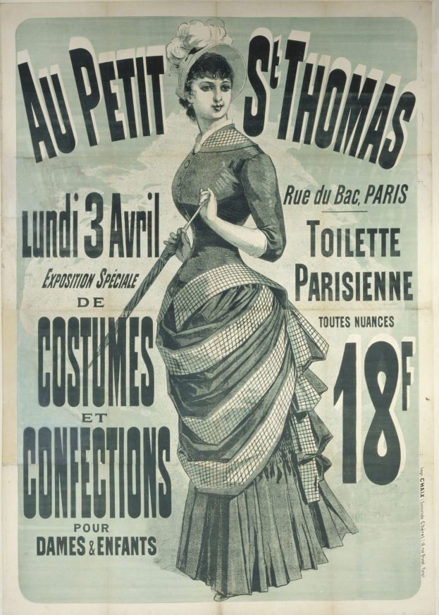 Ein Vintage-Plakat für eine Kostümvorstellung, das eine Frau in einem langen, hochgeschlossenen, langärmeligen Kleid mit einem Dutt zeigt, die anmutig mit verschränkten Händen posiert.