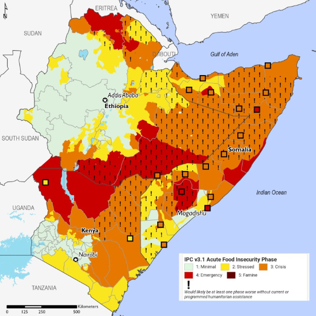 Karte von Afrika mit Farben, die verschiedene Prozentsätze der Nahrungsmittelunsicherheit pro Land anzeigen, begleitet von erklärendem Text.