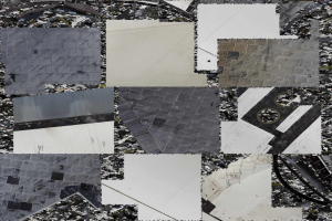 Ein Collage mit einem Schwarz-Weiß-Foto einer Stadt, umgeben von einem Mosaik aus unterschiedlich großen und farbigen Fliesen.