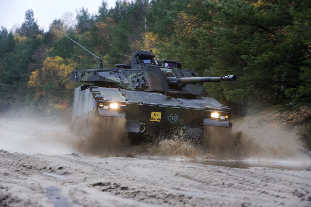 Britische Armee führt erstmals Live-Schießübungen mit ihrem tödlichsten Panzer durch